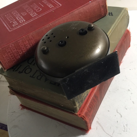 Quartz bronze standing alarm clock battery operated - Picture 3 of 8